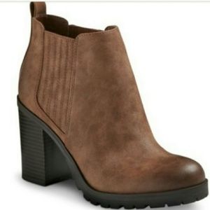 SAM & LIBBY DEANNA BLOCK HEEL BOOTIE BROWN 8